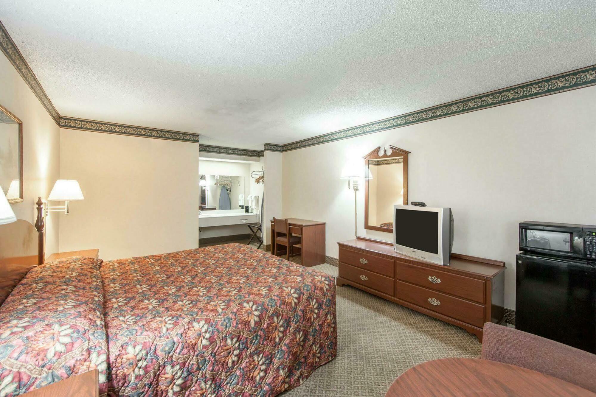 Econo Lodge Inn & Suites East Knoxville Zewnętrze zdjęcie